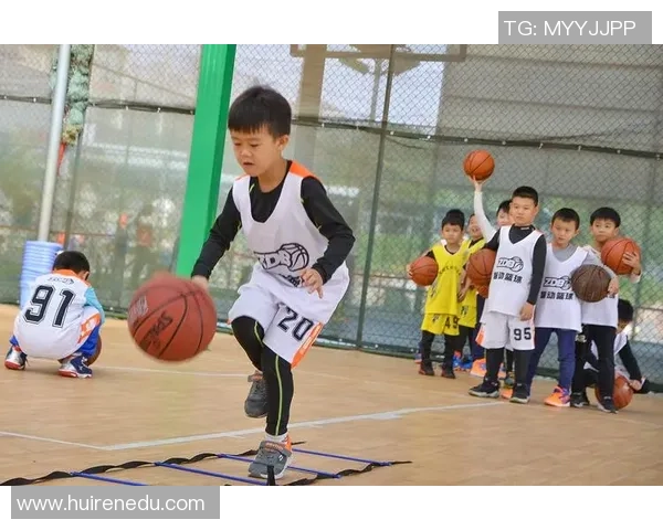 小孩子学习篮球的好处及其对身心发展的积极影响探讨